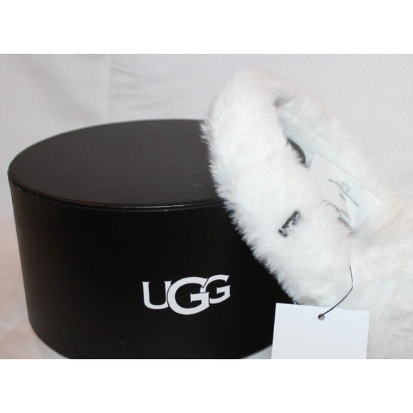 UGG Australia Classic Logo Faux Fur Ear Muffs White NEW! GIFT‎ BOX - Picture 1 of 5